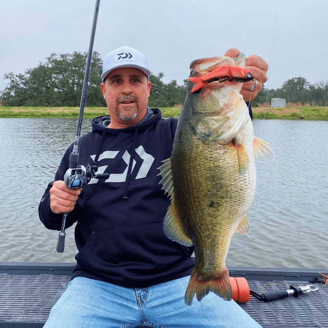 Paloma Lake: A Trophy Bass Haven - Slamming Bass