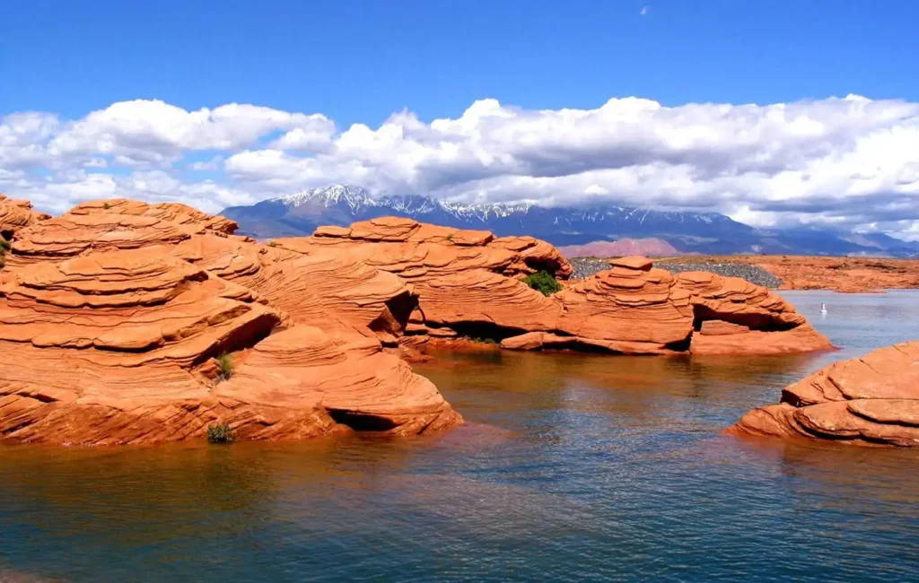 best bass fishing lakes in Utah - Sand Hollow Reservoir